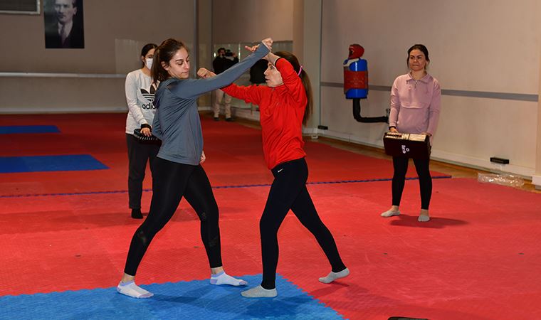 Çiğli Belediyesi’nden kadınlara öz savunma eğitimi