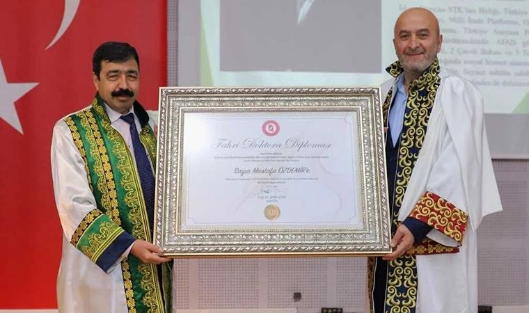 Gençleri Evlendirme Vakfı Başkanı’na fahri doktora kıyağı