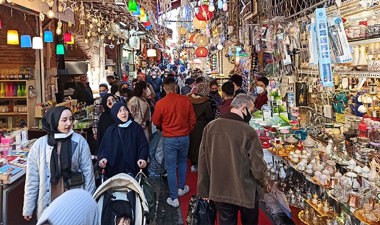 Maliyet artışları ve döviz kurları, ramazan alışverişini de olumsuz etkiliyor: Sokak dolu, cep boş