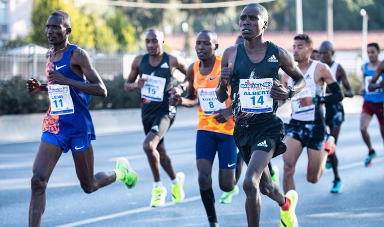 Maratonİzmir tarihe geçti: Türkiye’deki en iyi derece elde edildi