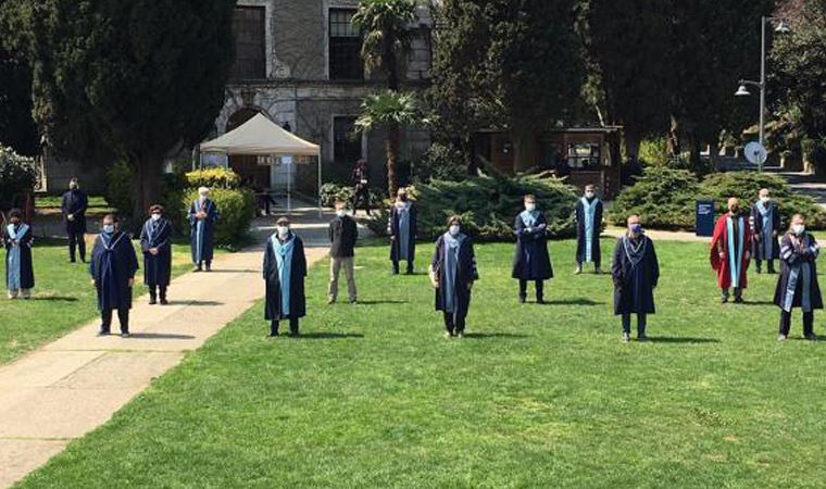 Boğaziçi Üniversitesi akademisyenleri rektörlük binasına sırtını döndü