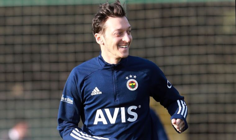 Fenerbahçe'de Mesut Özil ve Nazım Sangare takımla çalıştı