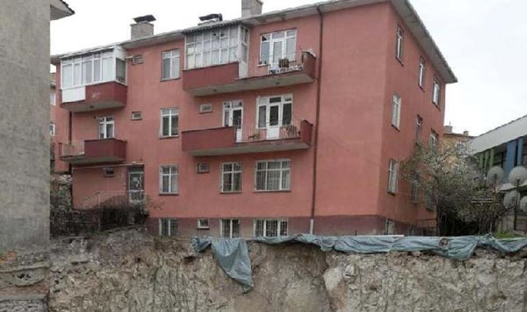 Ankara'da toprak kayması nedeniyle bir apartman tahliye edildi