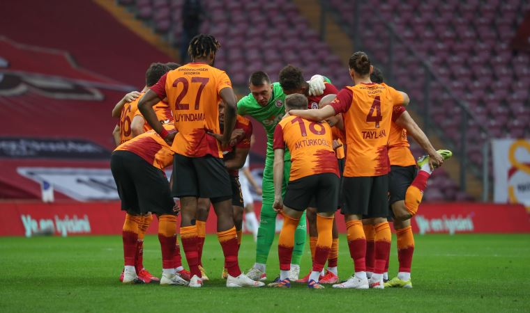 Galatasaray Trabzonspor maçında yıldız futbolcu sakatlandı