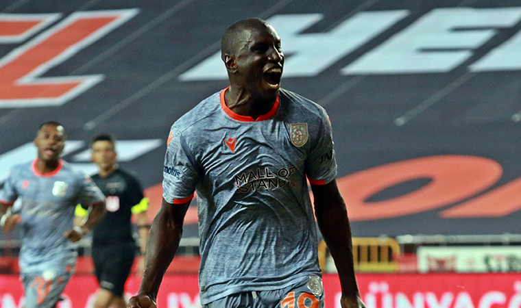 Başakşehir Demba Ba'yı resmen açıkladı