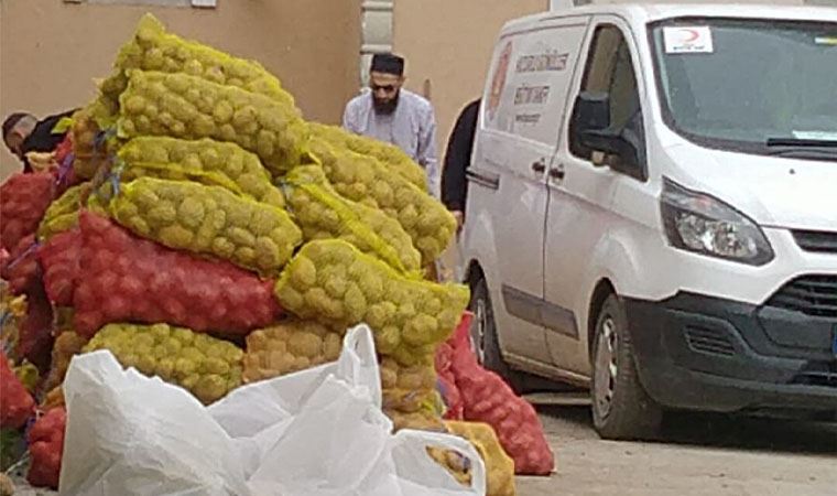 Tarikatçı vakıftan Gebze'de patates soğan dağıtımı