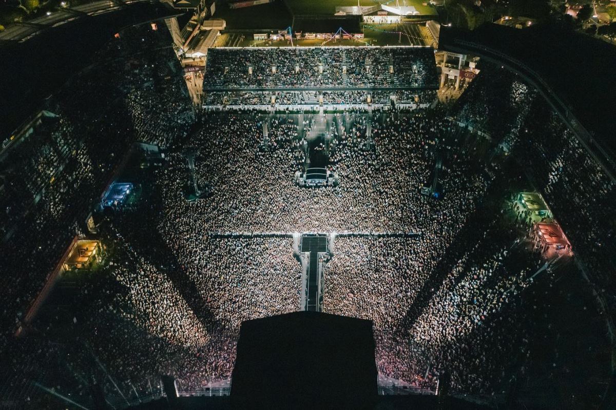 Normale dönen Yeni Zelanda’da 50 bin kişilik konser