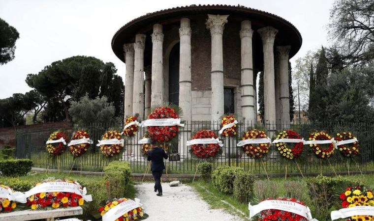 İtalya'da binlerce cenaze aylardır gömülemiyor, tabutlar depolarda tutuluyor