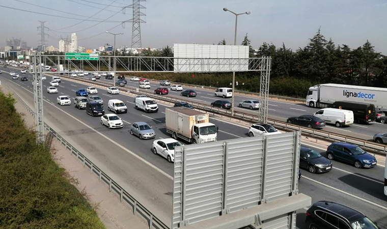 İstanbul trafiğinde 'tam kapanmadan kaçış' yoğunluğu