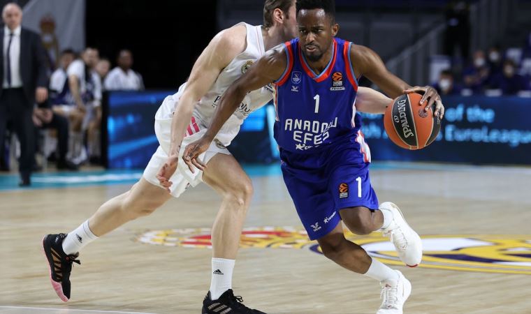 Anadolu Efes Madrid'de  sonunu getiremedi!