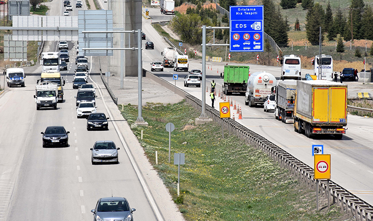 Kapanma öncesi 43 ilin geçiş noktası 'Kilit kavşak' Kırıkkale'de yoğunluk başladı