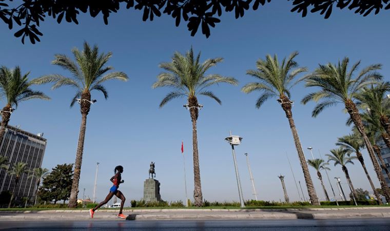 Maratonİzmir’de yarı dünya turu