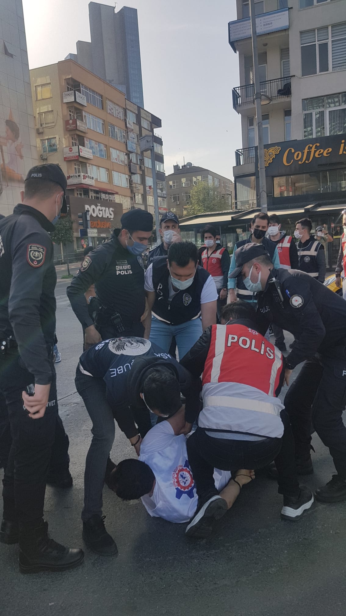 Yer: Taksim, yine müdahale!