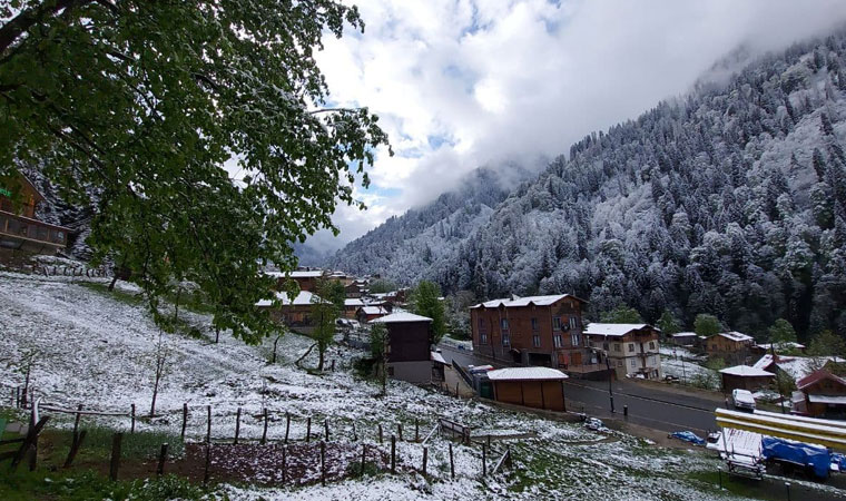 Rize'de mayıs ayında kar yağdı