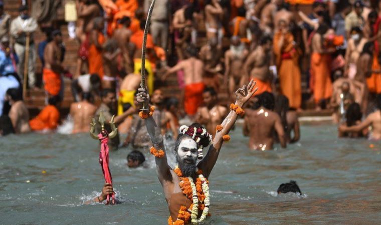 Hindistan Covid: Hindu hacılar, Kumb Mela Festivali'yle nasıl 'süper bulaştırıcı'ya dönüştü?