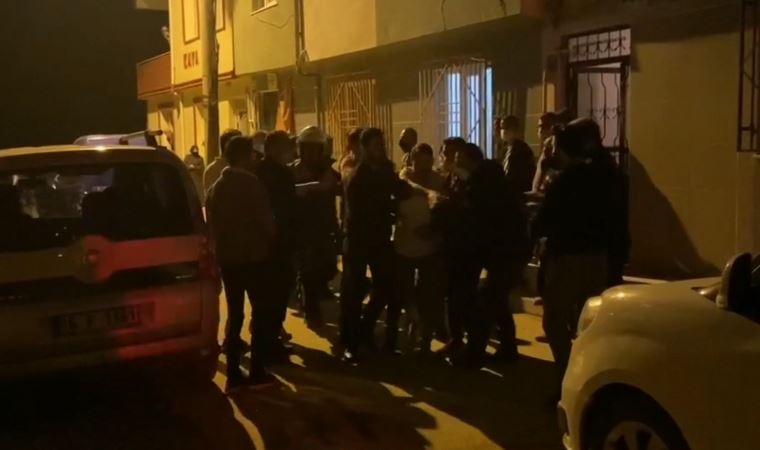 Bursa'da kısıtlamaya uymayan 3 kişi, kendilerini uyaran polislere saldırdı