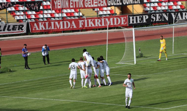 2. Lig'de Sakaryaspor, avantajı yakaladı