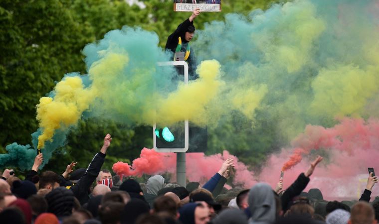 Manchester United taraftarları bir kez daha protesto düzenledi