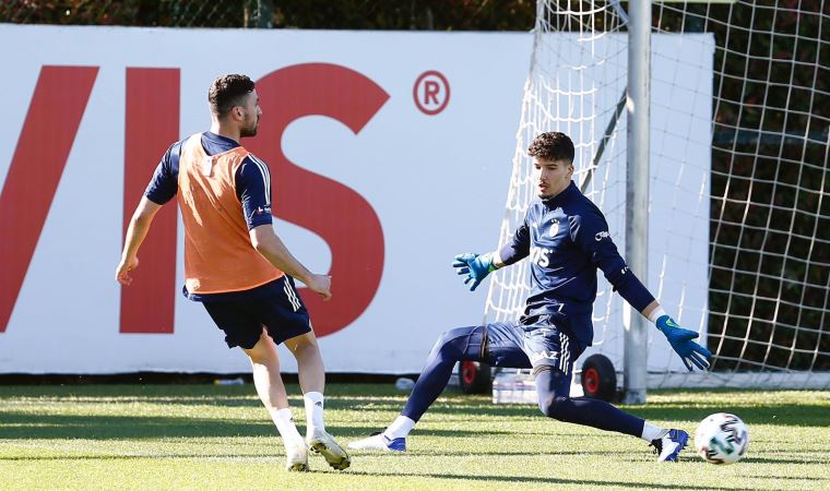 Fenerbahçe’de Altay Bayındır takımla birlikte çalıştı