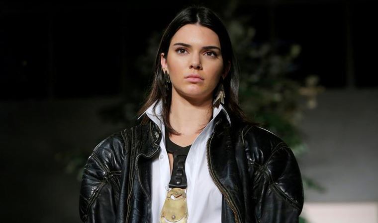 Ünlü model Kendall Jenner, Filistin için paylaştığı destek mesajını saniyeler sonra sildi