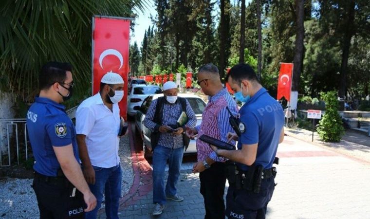 Polis mezarlıkta “korsan hoca” avına çıktı: 