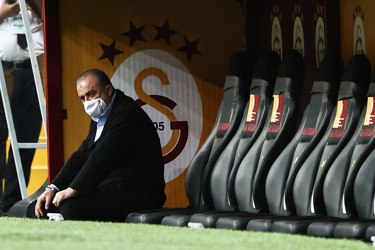 Galatasaray'da Fatih Terim, çok sert ifadeler kullandı: "İçeri ile savaştık"