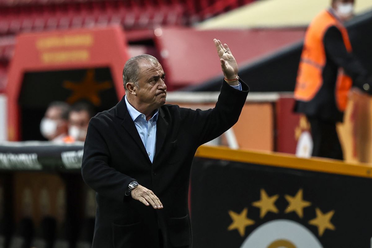 Galatasaray'da Fatih Terim, çok sert ifadeler kullandı: "İçeri ile savaştık"