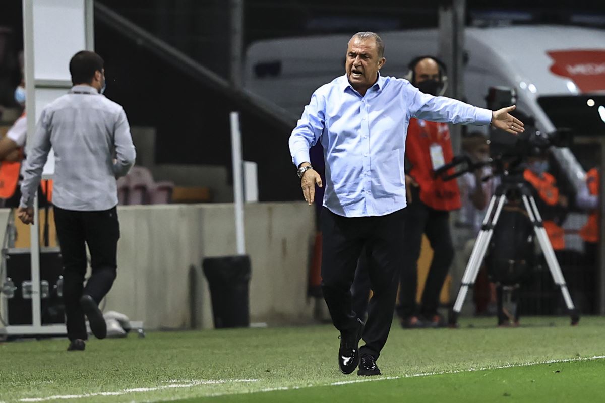 Galatasaray'da Fatih Terim, çok sert ifadeler kullandı: "İçeri ile savaştık"