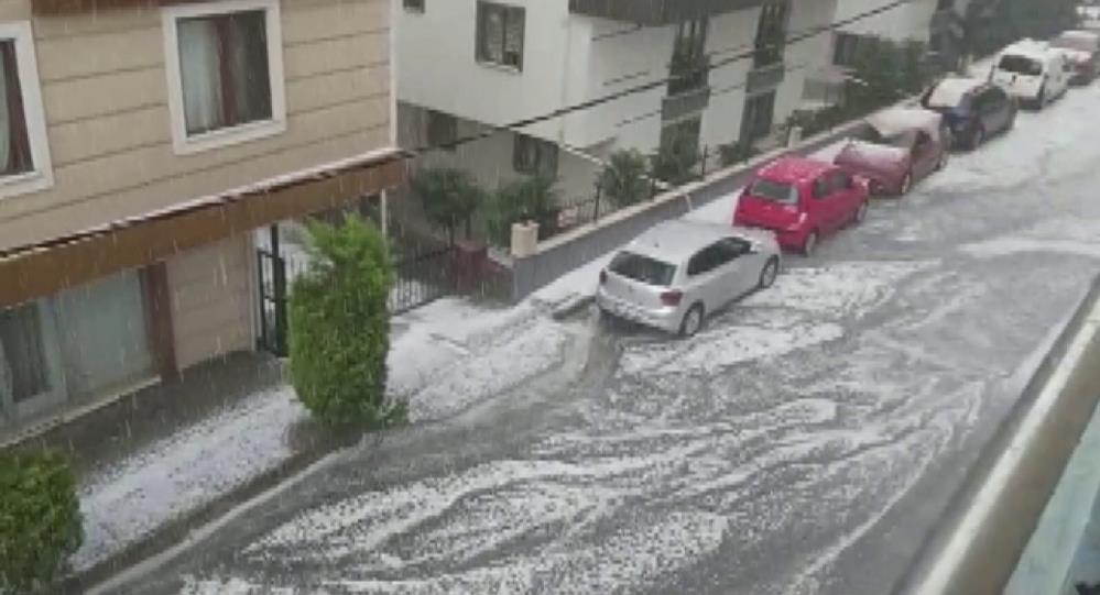 İstanbul Çekmeköy’de dolu yağışı etkili oldu