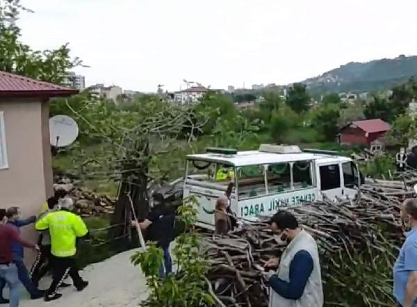 Giresun'da baltalı saldırı! Annesinin boğazını kesti, kardeşini ve polisleri yaraladı