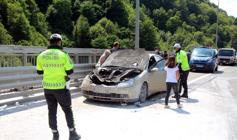 Bolu Dağı geçişinde alev alan otomobil yandı