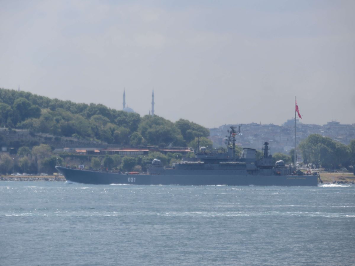 Rus savaş gemisi İstanbul Boğazı'ndan geçti (18.05.2021)