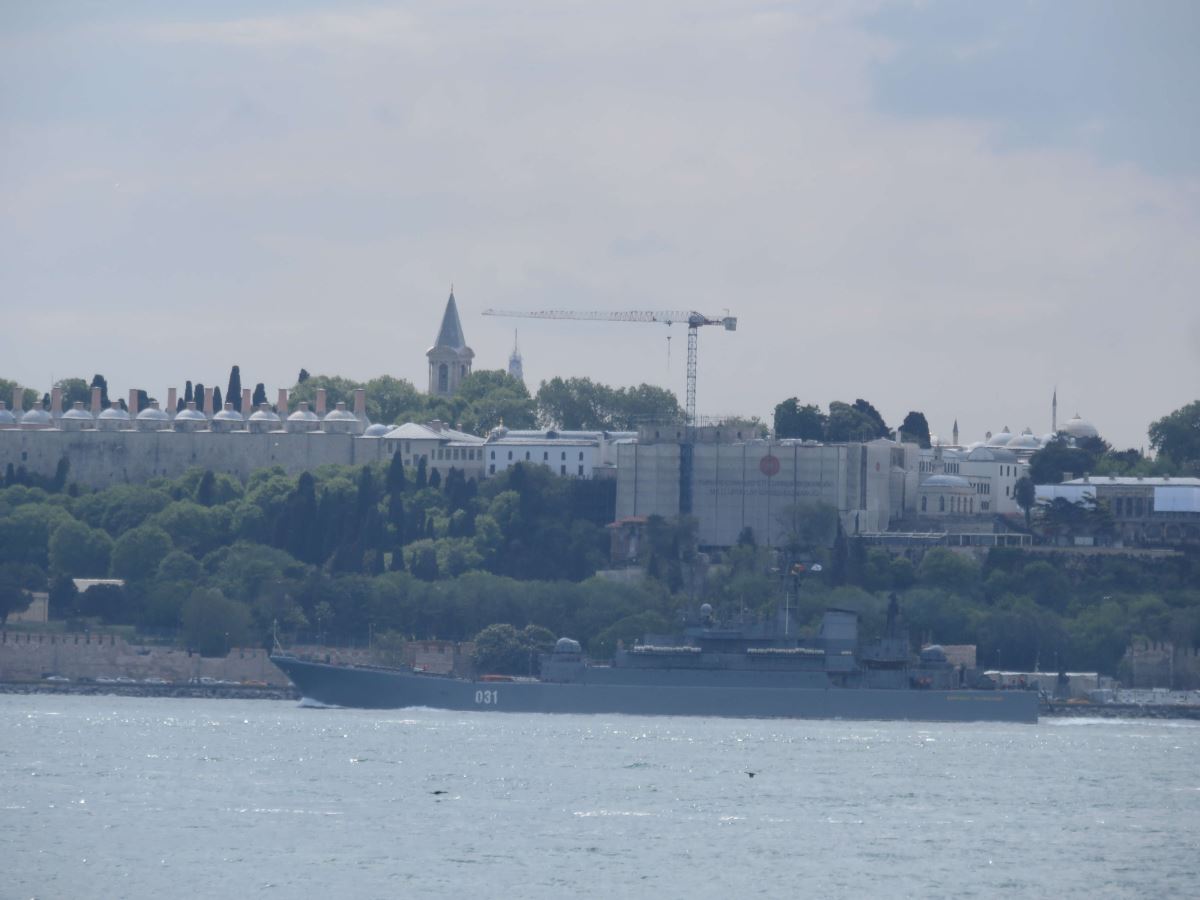 Rus savaş gemisi İstanbul Boğazı'ndan geçti (18.05.2021)