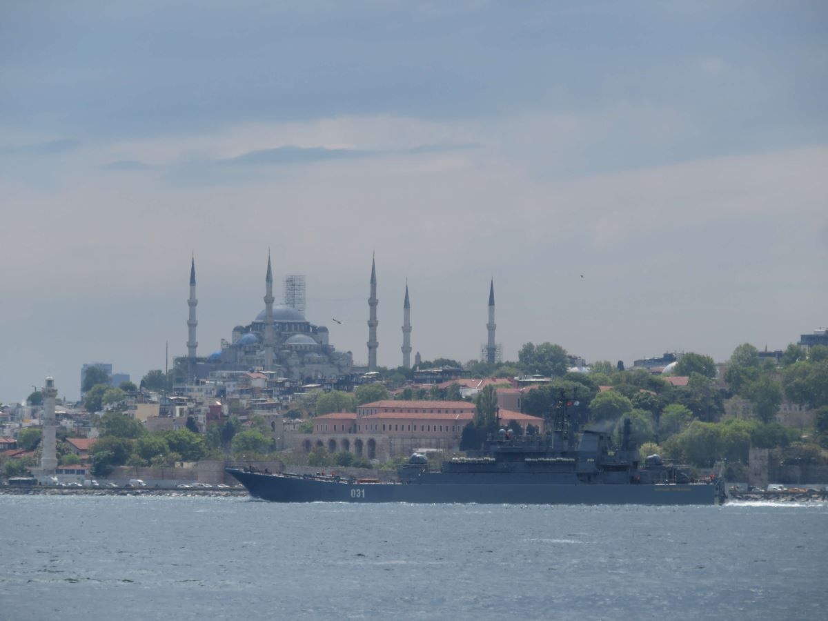 Rus savaş gemisi İstanbul Boğazı'ndan geçti (18.05.2021)