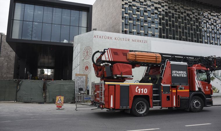 Taksim'deki Atatürk Kültür Merkezi inşaatında yangın