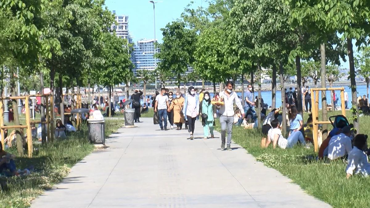 Bakırköy sahilinde yoğunluk: 17 gündür evdeydik, hava almaya geldik