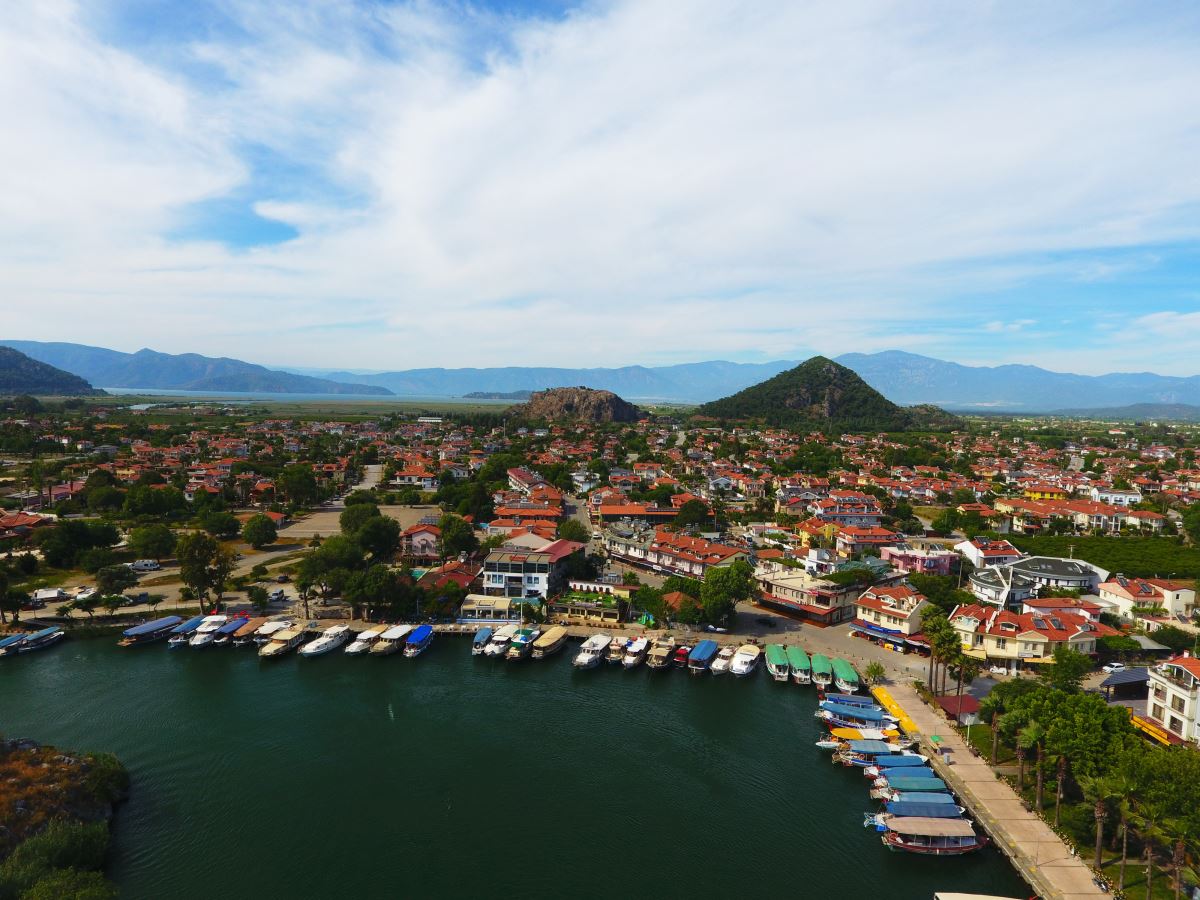 Dalyan sazlıkları misafirlerini yine eşsiz bir yolculuğa çıkarıyor