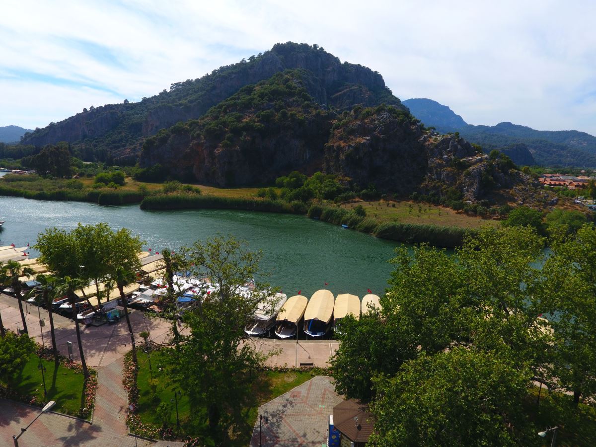 Dalyan sazlıkları misafirlerini yine eşsiz bir yolculuğa çıkarıyor