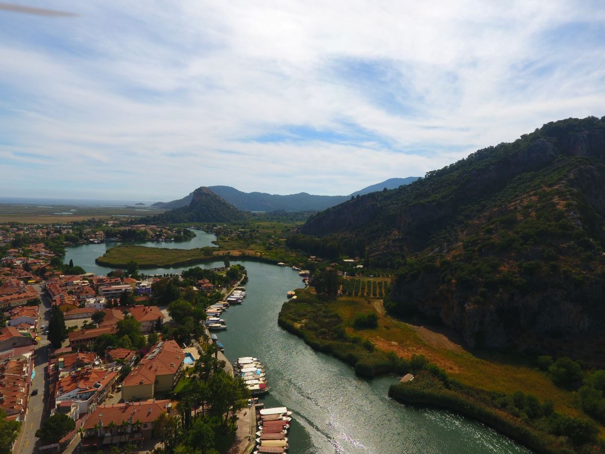 Dalyan sazlıkları misafirlerini yine eşsiz bir yolculuğa çıkarıyor