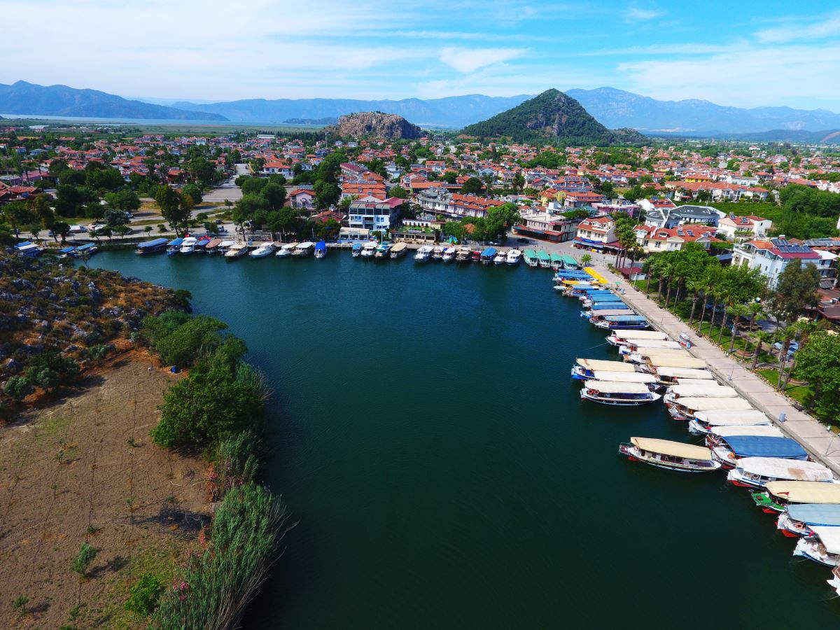 Dalyan sazlıkları misafirlerini yine eşsiz bir yolculuğa çıkarıyor