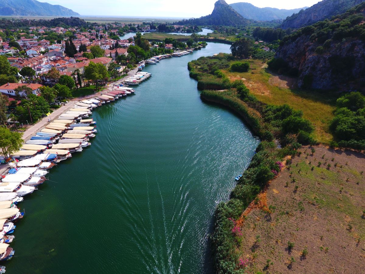 Dalyan sazlıkları misafirlerini yine eşsiz bir yolculuğa çıkarıyor