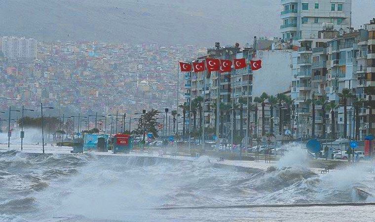 İzmir'de vapur seferlerine rüzgar engeli