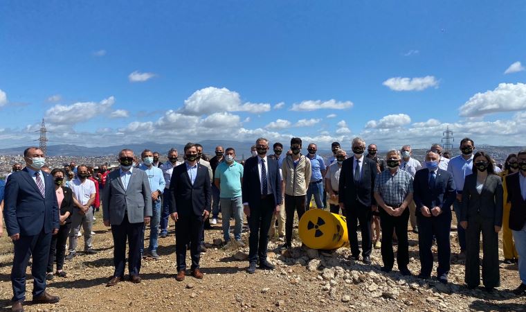 İzmir'in Çernobili'nin temizlenmesi için 'durma' eylemi başlatıldı