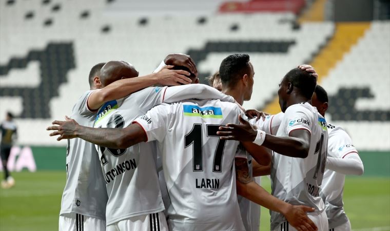 Beşiktaş'ın golcüsü Larin'e ön teklif, işte o takımlar!