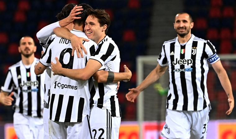 Napoli takıldı Juventus Şampiyonlar Ligi biletini aldı