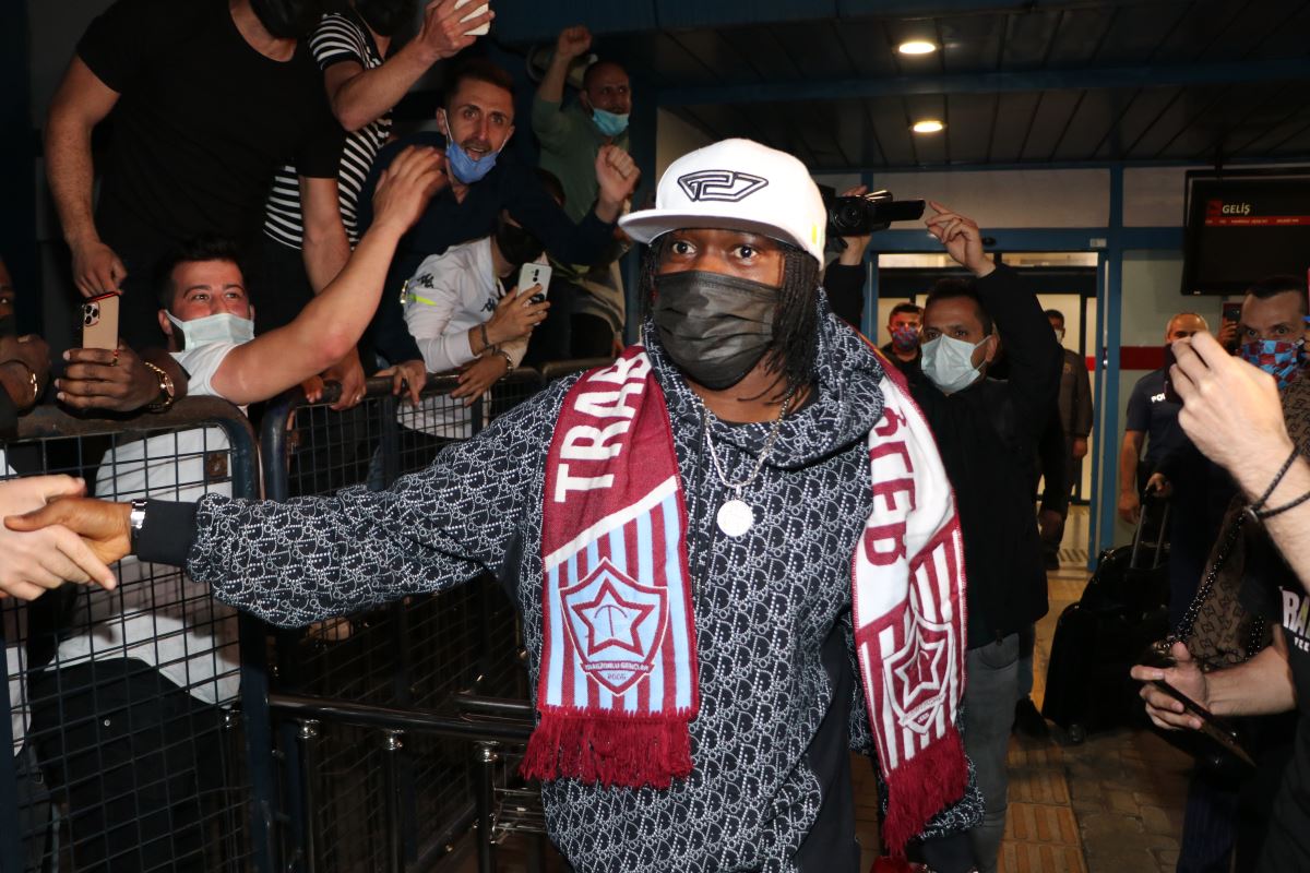 Trabzonspor'un anlaştığı Gervinho ve Peres, Trabzon’a geldi