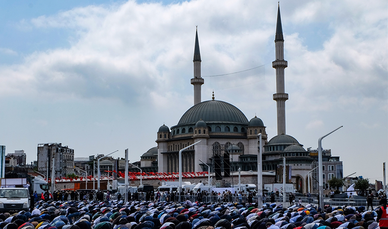 Gazeteler aynı manşetle çıktı