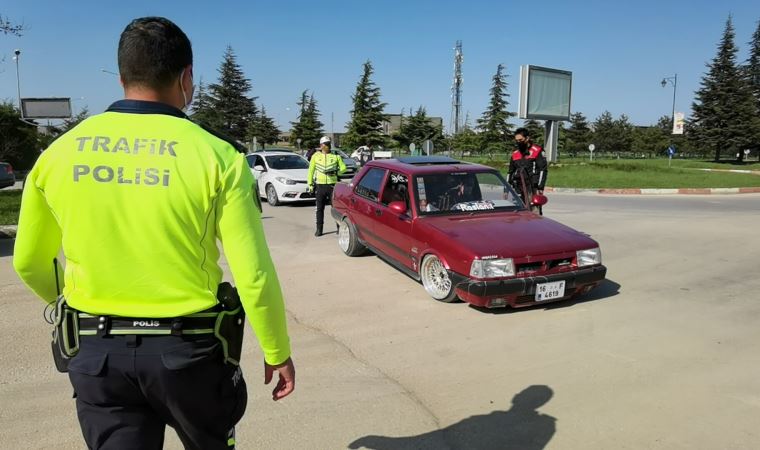 90 bin TL'ye modifiye ettiği otomobiliyle 2'nci kez ceza yedi