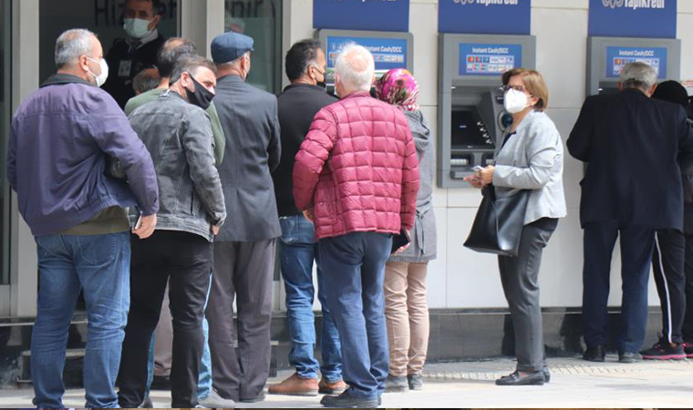 Bakanlık açıkladı: Emekliler tam kapanmada maaşlarını çekmek için sokağa çıkabilecek mi?