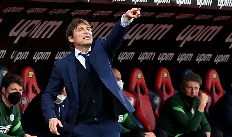 Antonio Conte, İtalya Serie A'da bir devri açan ve kapatan teknik direktör oldu